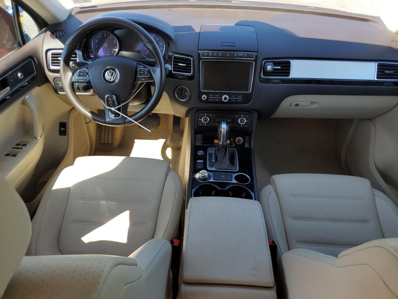 2017 VOLKSWAGEN TOUAREG SPORT 2017 VOLKSWAGEN TOUAREG SPORT